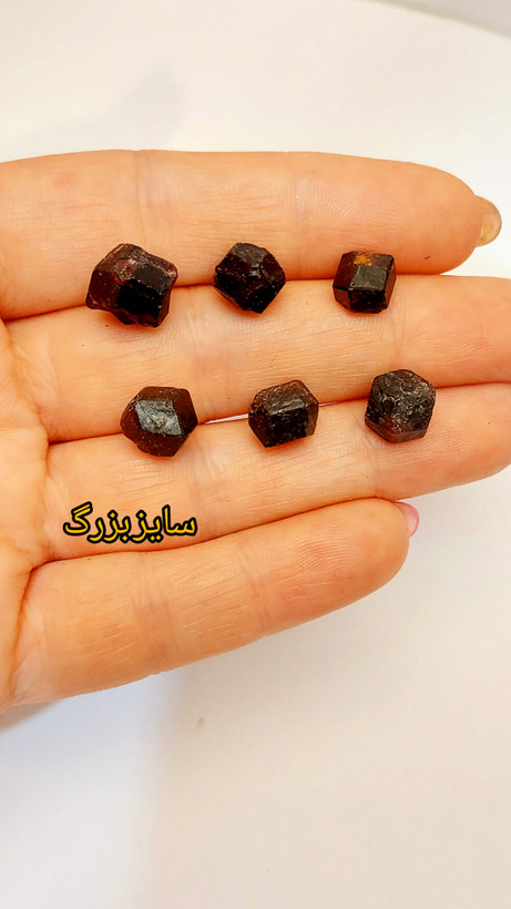بلورگارنت سرخ،چندضلعی،پوست گرفته، سایز بزرگ،پک 10 گرمی