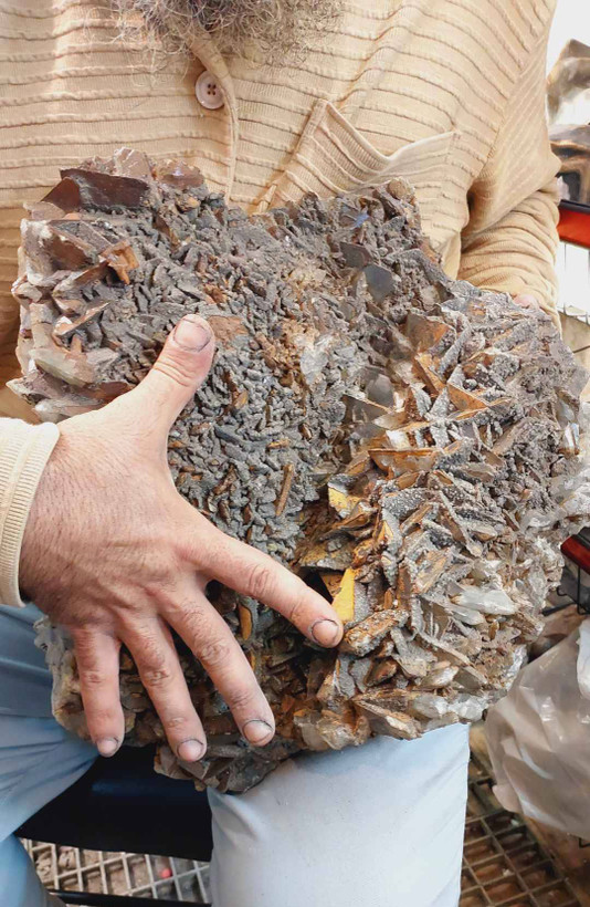 سنگ سلستین آبی با همرشتی منگنز ،سایز موزه ای