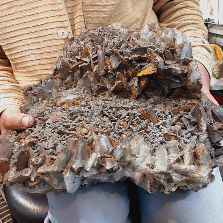 سنگ سلستین آبی با همرشتی منگنز ،سایز موزه ای