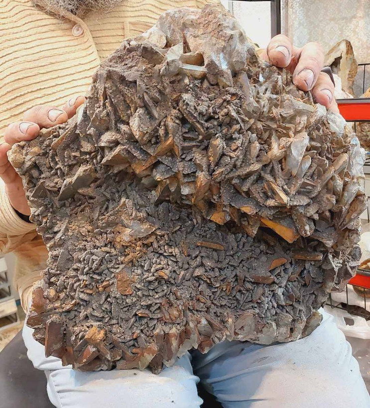 سنگ سلستین آبی با همرشتی منگنز ،سایز موزه ای
