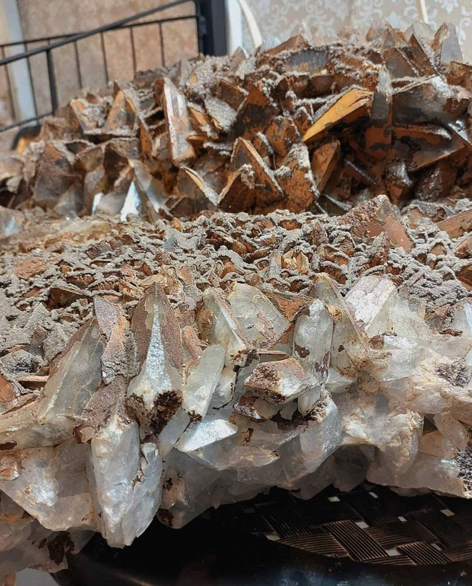 سنگ سلستین آبی با همرشتی منگنز ،سایز موزه ای