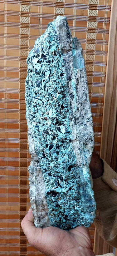 سنگ فیروزه پیریت با ابعاد موزه ای