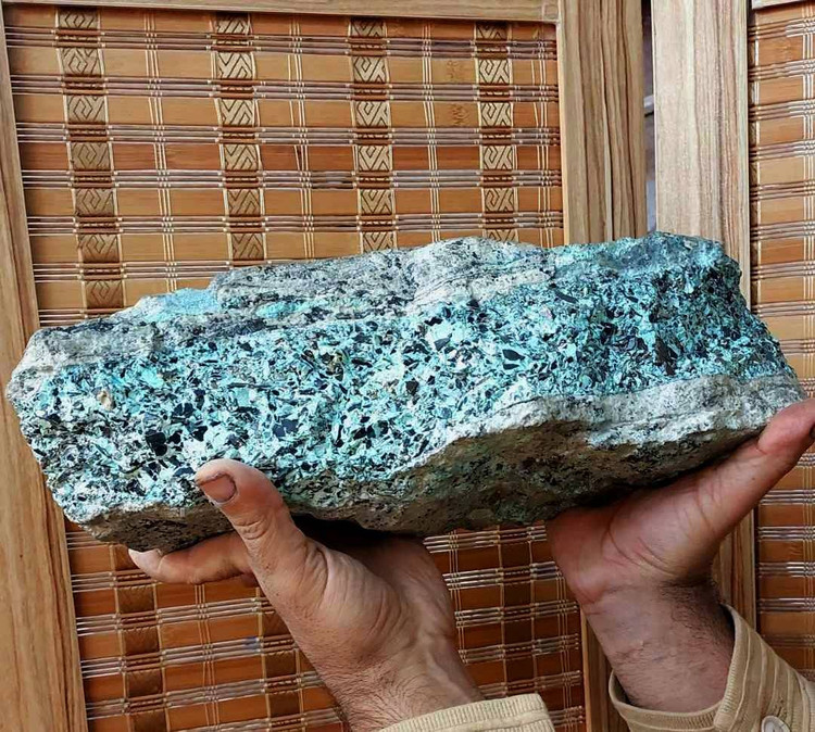 سنگ فیروزه پیریت با ابعاد موزه ای