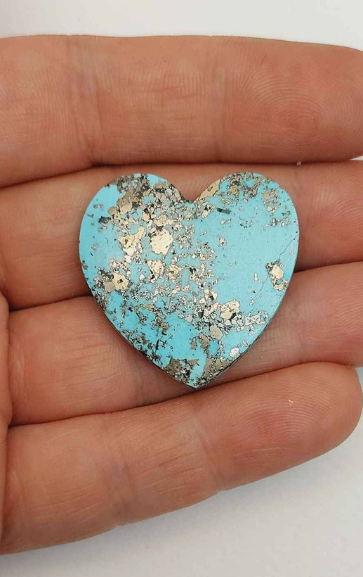 نگین فیروزه با رگه های پیریت طلایی ، طبیعی و معدنی
