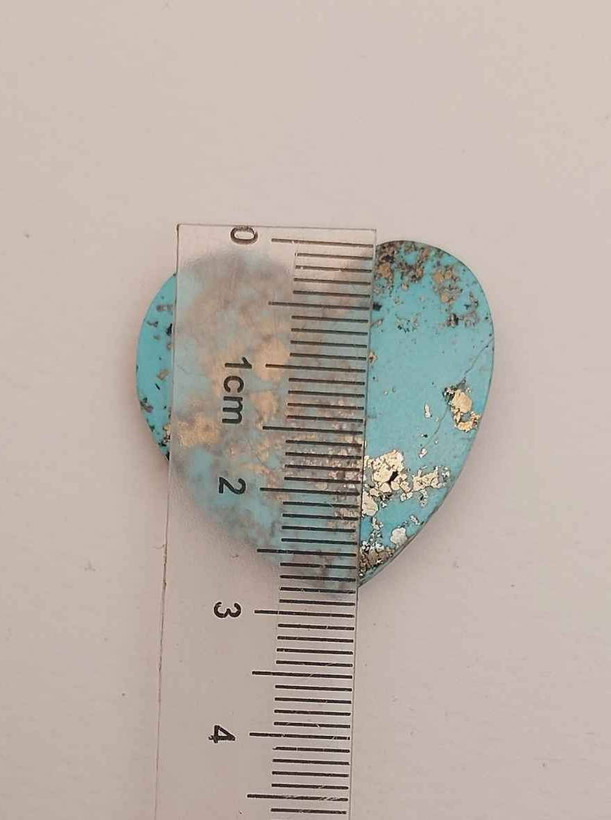 نگین فیروزه با رگه های پیریت طلایی ، طبیعی و معدنی