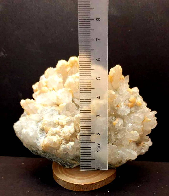 سنگ کلاستر کوارتز با همرشتی دولومیت ، طبیعی و معدنی k57